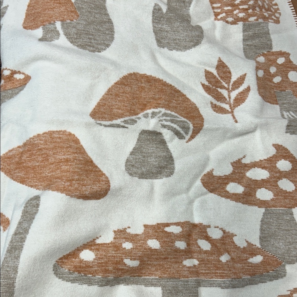 DOCOFil  Cream and Tan Mushroom Patterned Blanket made in Portugal 60x49 inches